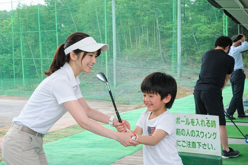 ゴルフスクール 名古屋の初心者レッスン風景